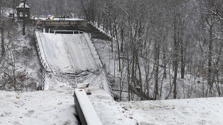 Мост с две платна се срути в Питсбърг рано в