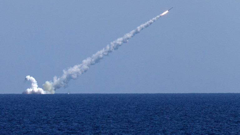 Руски бомбардировачи и подводница с масиран удар срещу ДАЕШ в Сирия