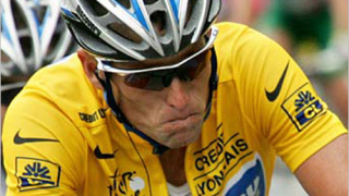 Армстронг претърпя операция в Тексас