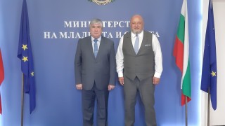 Министър Кралев проведе работна среща с посланика на Русия Анатолий Макаров