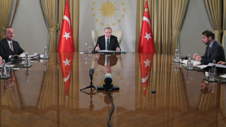 Ердгоган вижда "големи възможности" за Турция, ако ограничи вируса