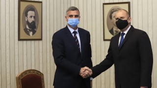 В момента в страната се застъпват много кризи има