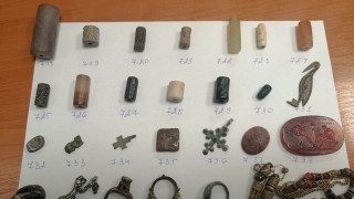 Митничари на Капитан Андреево откриха 761 старинни монети и накити