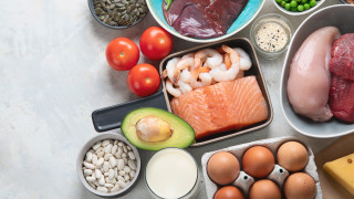 Цените на храните по света спада от рекордните си нива