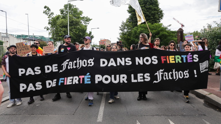 Десетки хиляди участваха в гей парада във Франция 