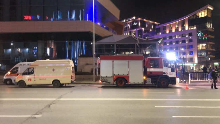 Отново са евакуирани посетителите и служителите в столичен мол - заради