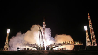 "Союз TMA-14M" успешно се прикачи към МКС след лек инцидент