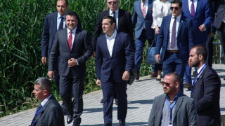 Премиерът на Македония Зоран Заев и гръцкият му колега Алексис