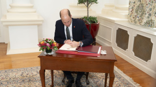 Той е принцът на Уелс бъдещият крал на Великобритания съпругът