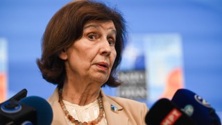 Силяновска се загрижи за стабилността у нас, а условието за промени в Конституцията за преговори за членство в ЕС я учудва