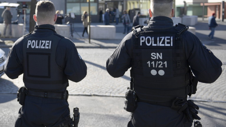 В Германия арестуваха мъж за купуване на оръжия за Русия