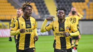 Защитникът от Нигерия Ехиже Съксес Укаки е първото ново попълнение