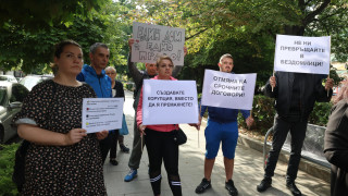 Граждани настанени в общински жилища в столицата излязоха на протест