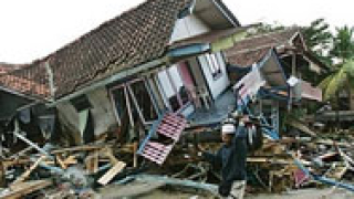 Над 300 загинали при последното цунами в Индонезия