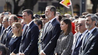 Каталунски сепаратисти опънаха голям банер срещу крал Фелипе VI на