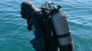 Водолази от клуб Приятели на морето са открили три пистолета