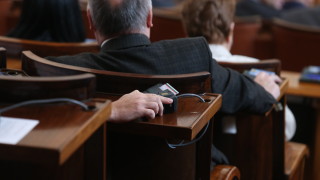 В парламента се питат кога ще съдят Борисов, Цветанов и Овчаров