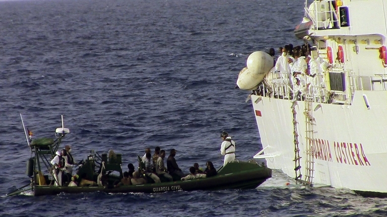 Спасиха около 2 300 мигранти в Средиземно море край Либия