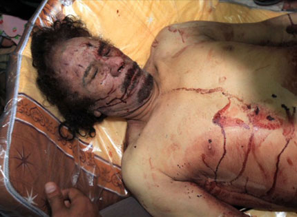 Застреляли Кадафи от упор