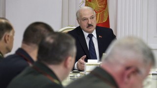 Авторитарният лидер на Беларус коментира пред БиБиСи че е абсолютно
