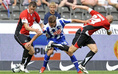 Дортмунд и Херта започнаха с победи