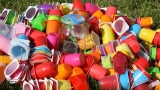 Първа в света Франция забрани пластмасовите чинии и чаши