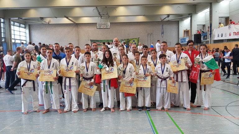 Българските каратеки завоюваха 1 европейска титла и общо 19 медала на  първенство по киокушин в Берлин
