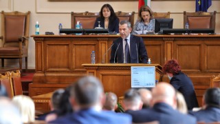 Демократична България атакува министъра на транспорта Георги Тодоров по време