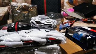 Задържаха над 84 000 "маркови" дрехи, чанти и обувки на Капитан Андреево