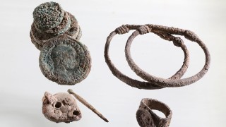 Археолози откриха бронзови монети на император Гордиан III в некропола на Августа Траяна