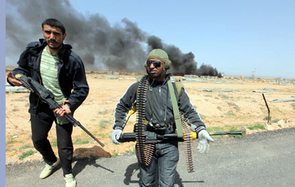 Либийските бунтовници искат оръжейни доставки 