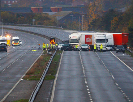 Ужасяваща верижна катастрофа с 27 автомобила в Англия