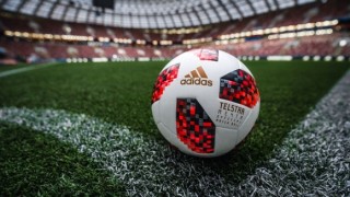 Адидас съвместно с ФИФА представи днес официалната топка за елиминациите