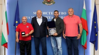 Министърът на младежта и спорта Красен Кралев награди с почетен