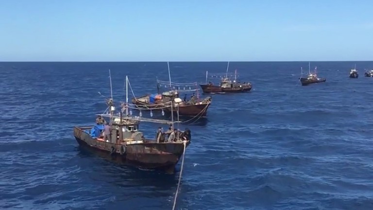 Русия задържа шхуни и моторни лодки на Северна Корея с 262 бракониери