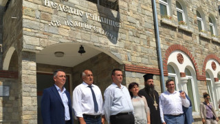 Премиерът Бойко Борисов забавя изпълнението на решението на общинския съвет