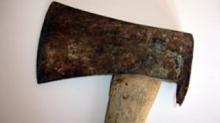 Мъж в Белица уби с брадва племенницата си и се самоуби