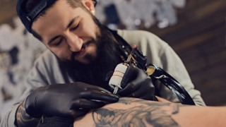 Как една татуировка предизвика ареста на двама