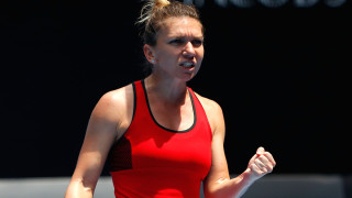 Водачката в световната ранглиста Симона Халеп се класира по драматичен