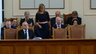 Кабинетът Борисов 3 оцеля За събарянето му гласуваха 99 народни представители За