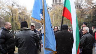 Полицаите се строяват за протест на 30 ноември