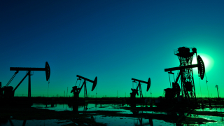 Цената на петрола се срина до $47 за барел