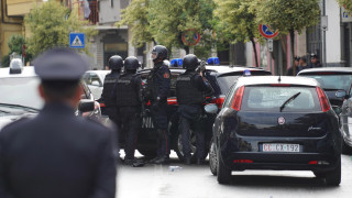 Италианските власти провеждат мащабна антитерористична операция в страната по издирването