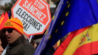 Масов протест в Мадрид срещу Санчес и преговорите с Каталуния