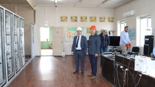 Министър Росен Христов инспектира подстанция край Девня