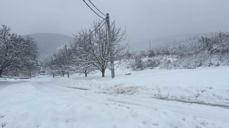 Трето денонощие кюстендилското село Гърбино e без ток, съобщават от