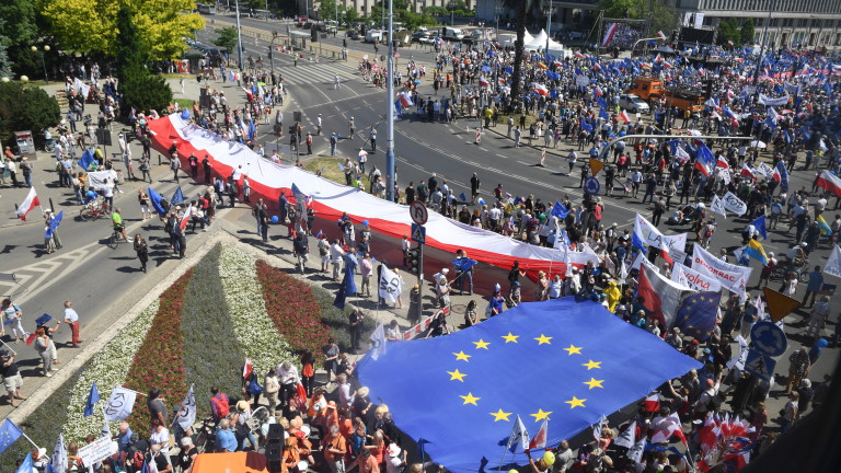 "Ди Велт": Полша получи тежък удар от ЕС