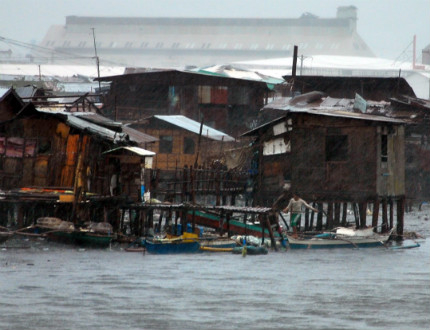 Супер тайфунът "Хаян" взе първите си жертви във Филипините
