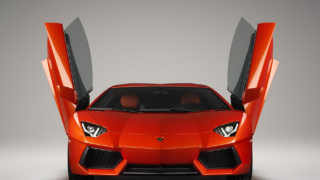 Lamborghini не смогва с поръчките за Aventador