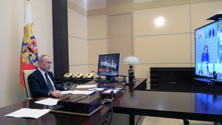 Властите на всички равнища в Русия действат ритмично организирано и